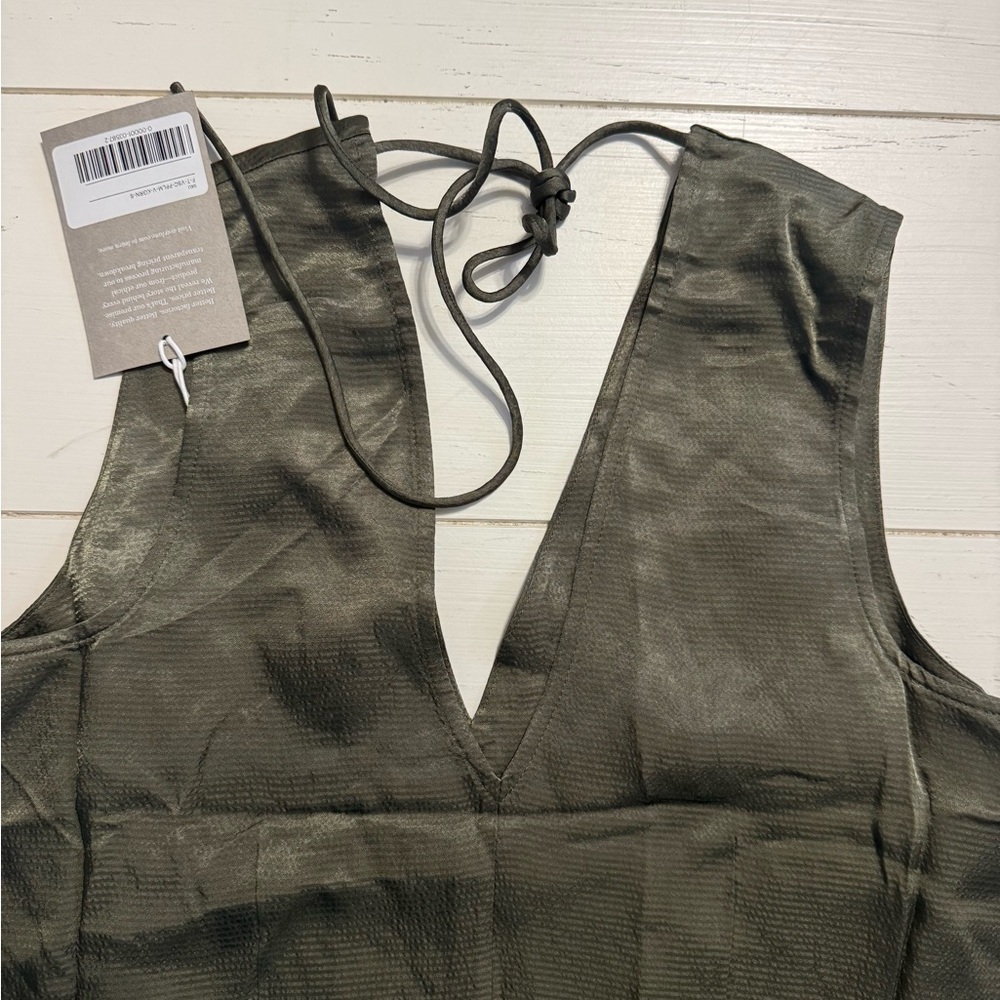 Everlane The Satin V-Neck Top - Picture 2 of 3